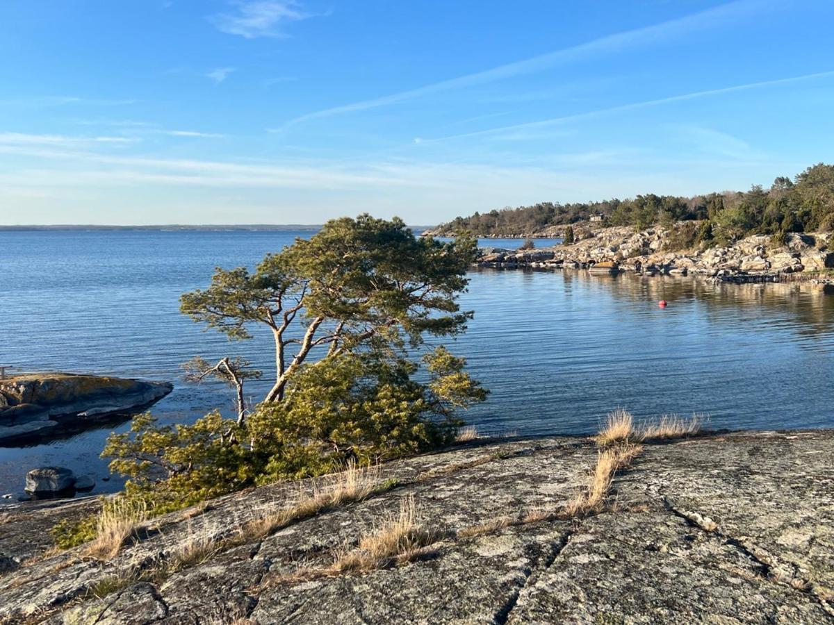Exclusive Tranquil Villa By The Sea, Boat Available Drottningskär 外观 照片